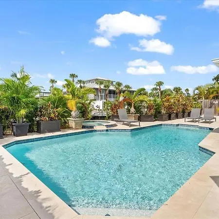 Private Village Home With Heated Pool & Spa With Private Front Courtyard
